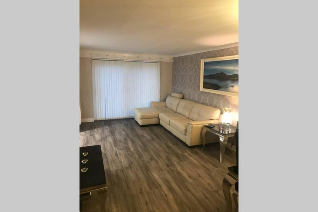Largs Sea Front, Modern Apartment Buitenkant foto