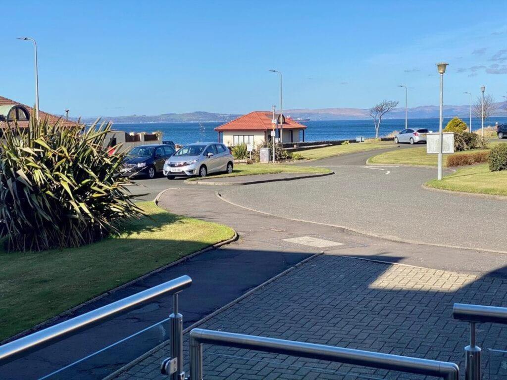 Largs Sea Front, Modern Apartment Buitenkant foto
